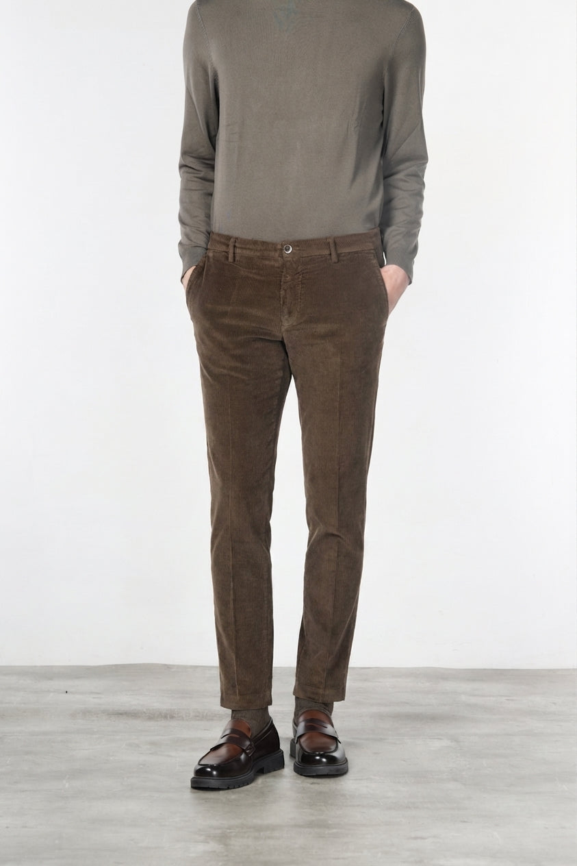 Milano pantalón chino de hombre en pana 500 rayas, extra slim fit ①