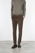 Milano pantalón chino de hombre en pana 500 rayas, extra slim fit ①
