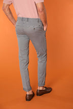 Milano Essential pantalón chino en algodón pima twill stretch extra slim fit