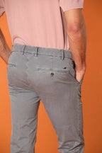 Milano Essential pantalón chino en algodón pima twill stretch extra slim fit