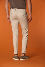 Milano Essential pantalón chino en algodón pima twill stretch extra slim fit