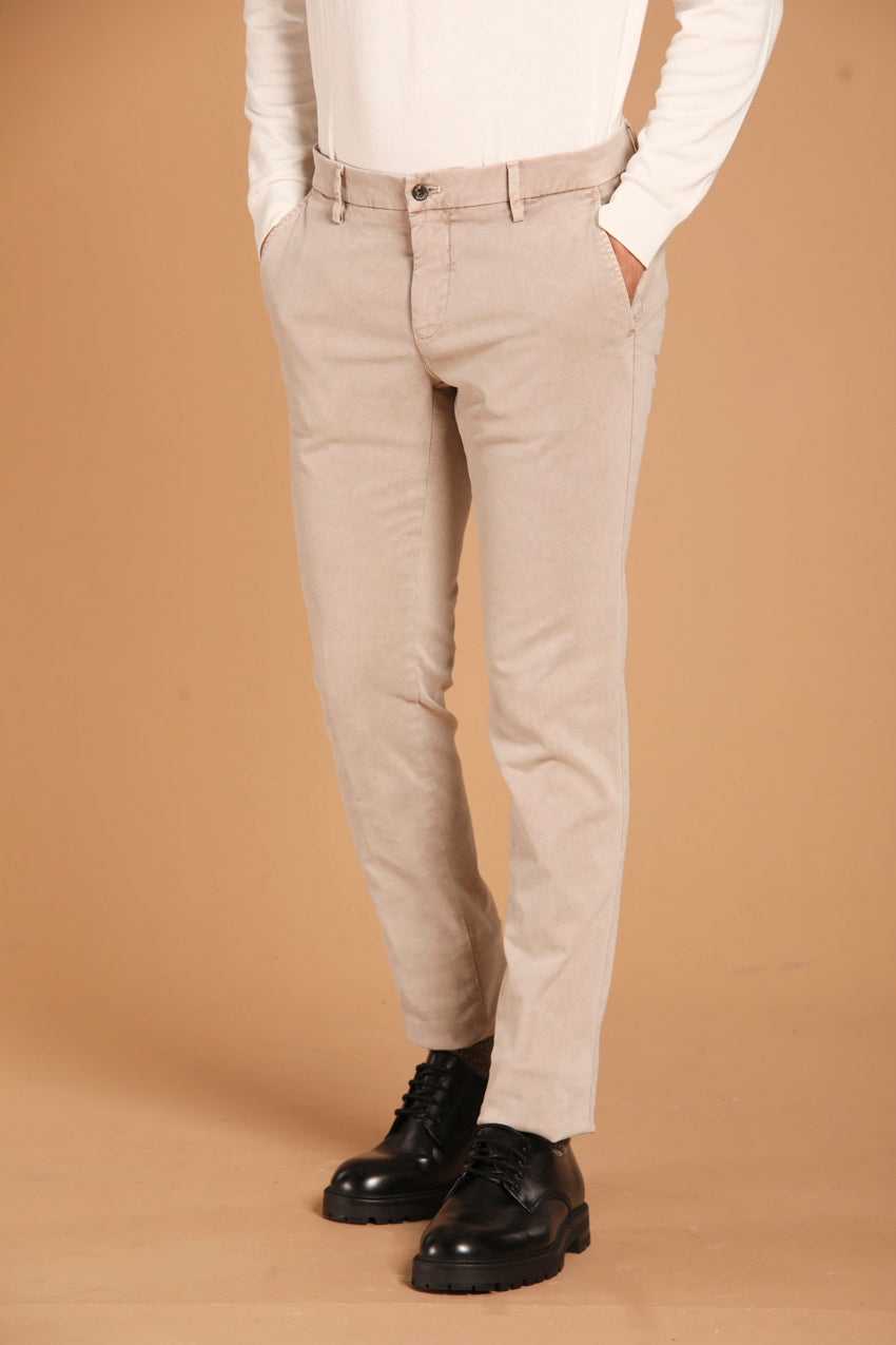 immagine 3 di pantalone chino uomo modello Milano Style Essential, di colore sabbia,fit extra slim di Mason's