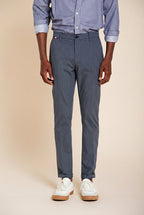 Osaka pantalone chino uomo in gessato fine carrot fit