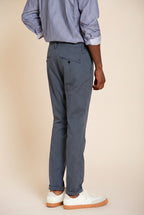 Osaka pantalone chino uomo in gessato fine carrot fit