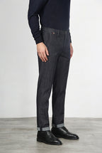 Osaka pantalón chino de hombre en denim stretch, carrot fit