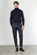 Osaka pantalón chino de hombre en denim stretch, carrot fit