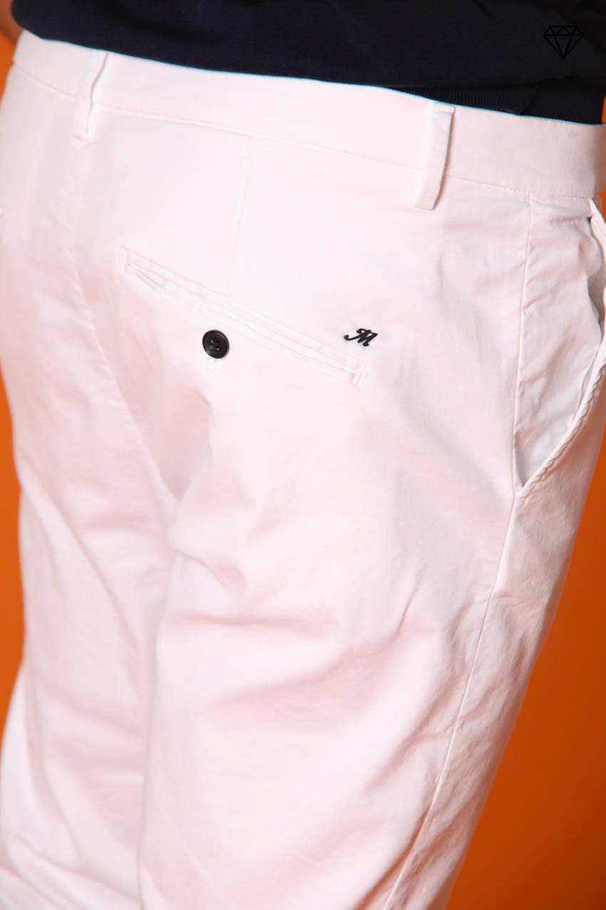 Osaka pantalón chino hombre en algodón y tencel carrot fit ①