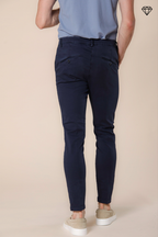 Osaka pantalón chino hombre en algodón y tencel carrot fit ①