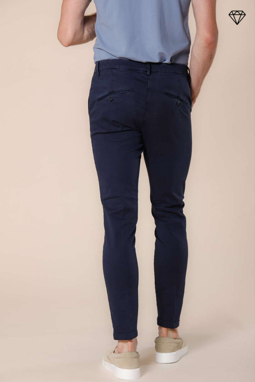 Osaka pantalón chino hombre en algodón y tencel carrot fit ①