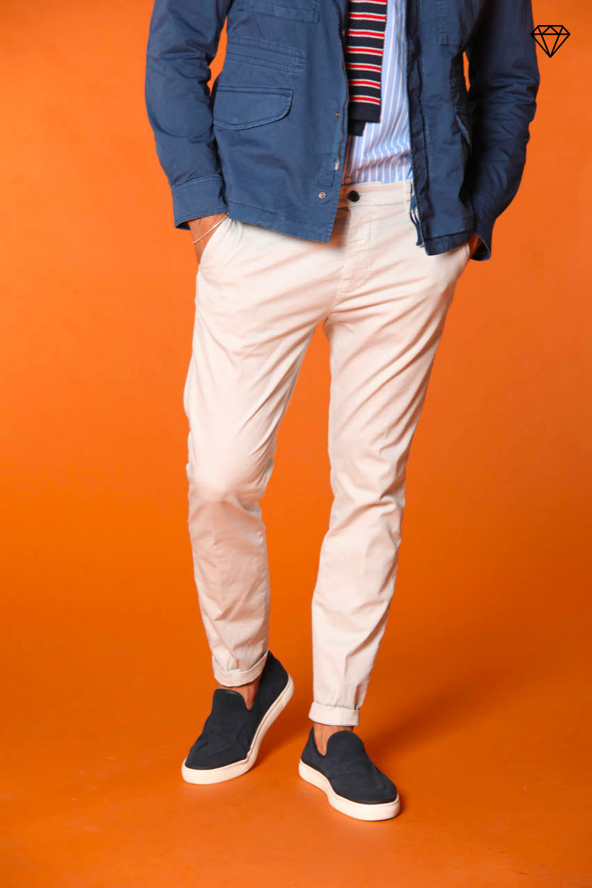 Osaka pantalón chino hombre en algodón y tencel carrot fit ①