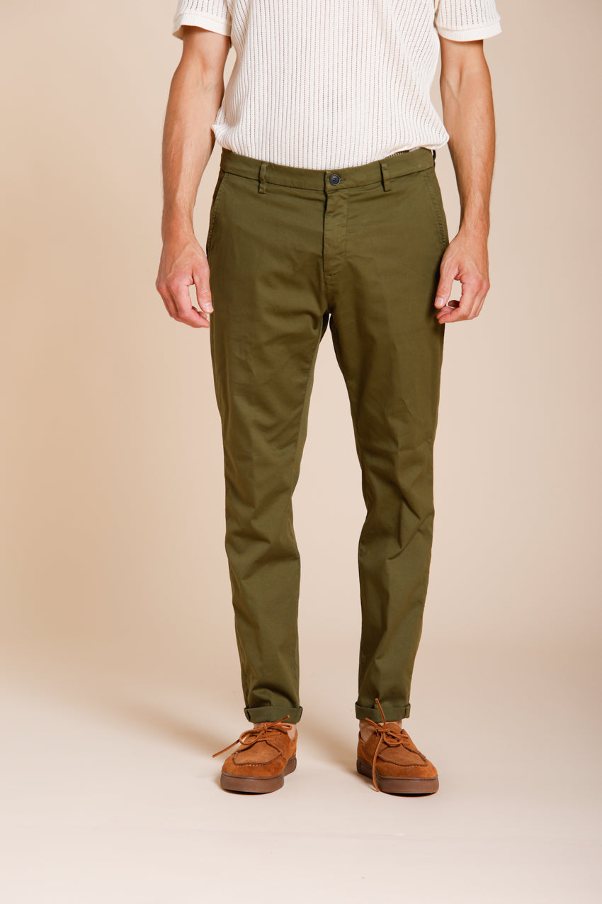 Osaka pantalón chino hombre en tricotina fina de algodón y lyocell carrot fit
