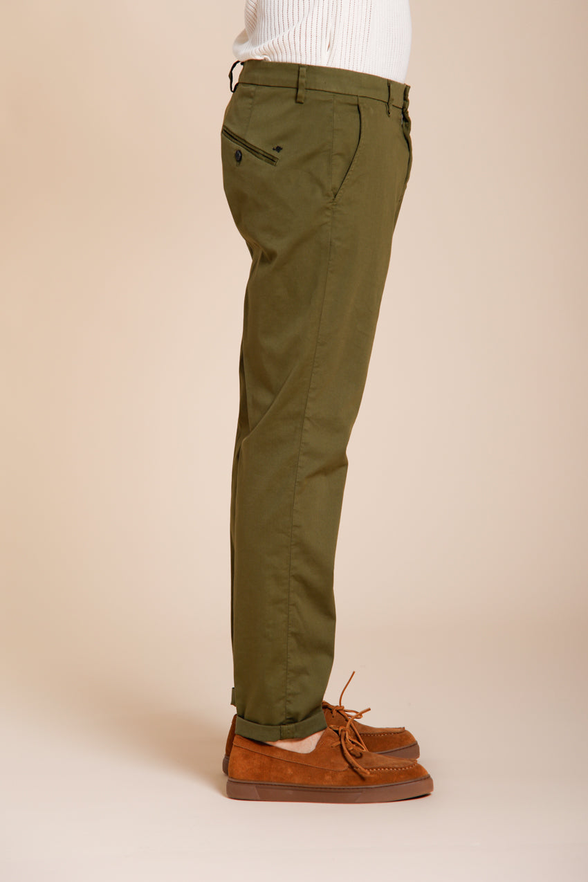 Osaka pantalón chino hombre en tricotina fina de algodón y lyocell carrot fit
