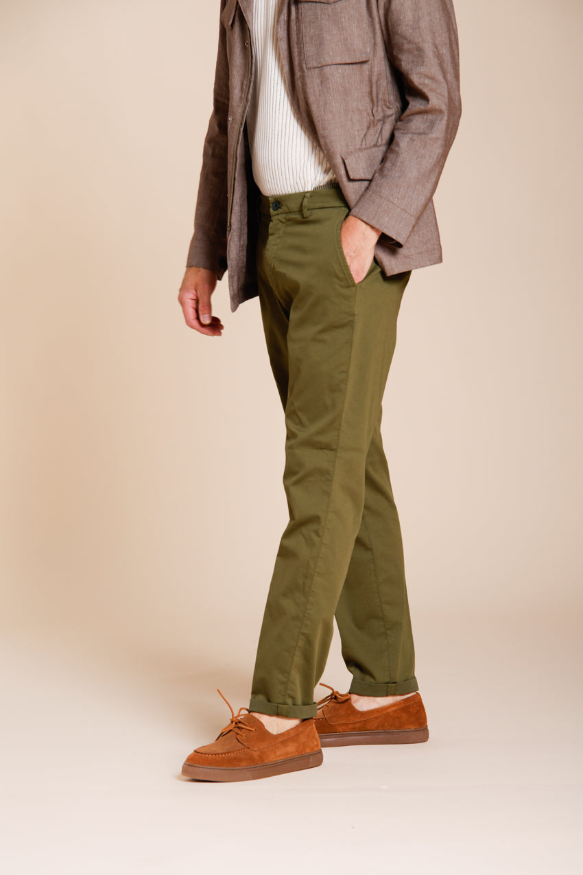 Osaka pantalón chino hombre en tricotina fina de algodón y lyocell carrot fit