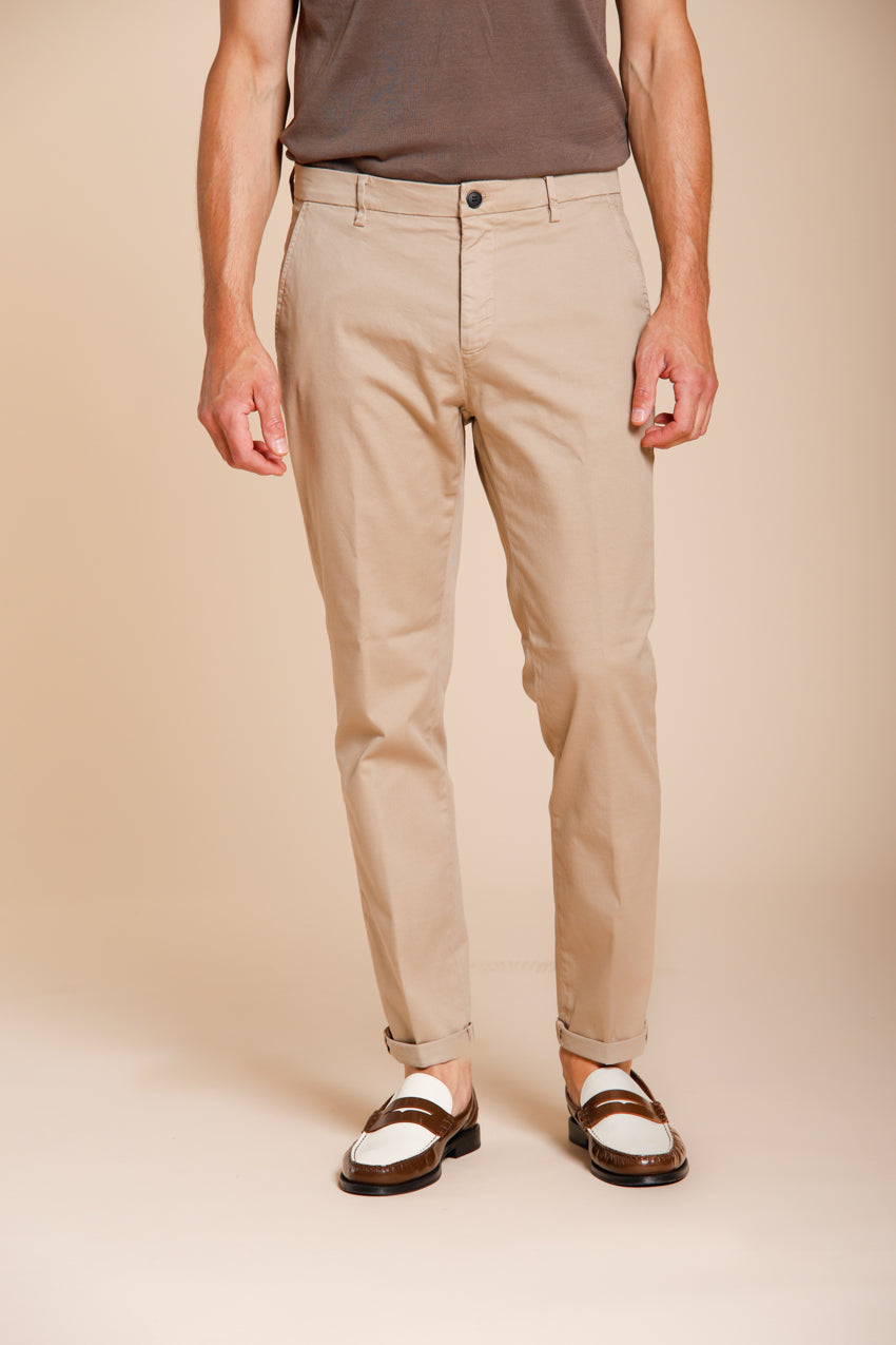 Osaka pantalón chino hombre en tricotina fina de algodón y lyocell carrot fit