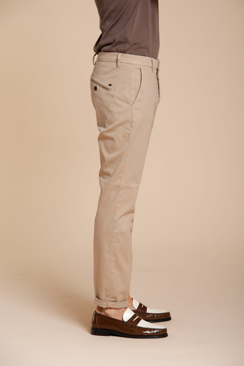 Osaka pantalón chino hombre en tricotina fina de algodón y lyocell carrot fit