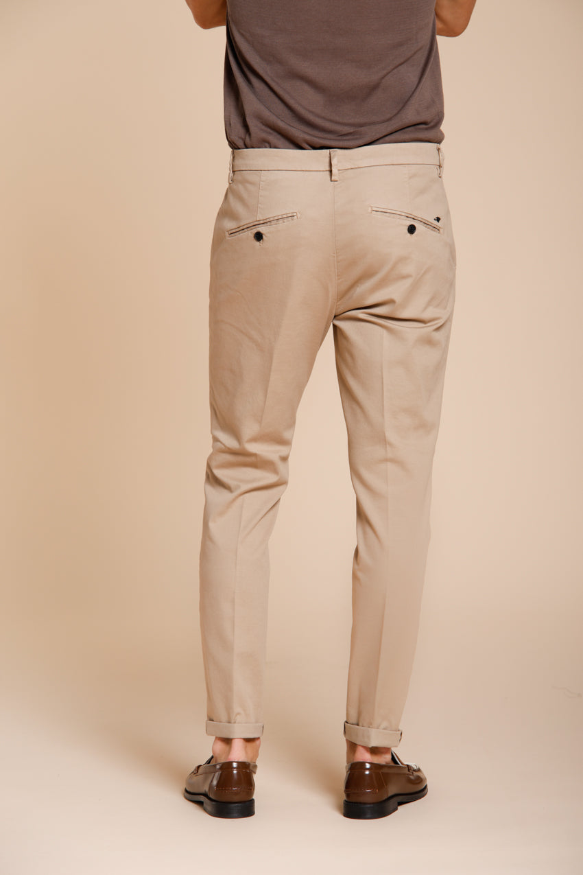 Osaka pantalón chino hombre en tricotina fina de algodón y lyocell carrot fit