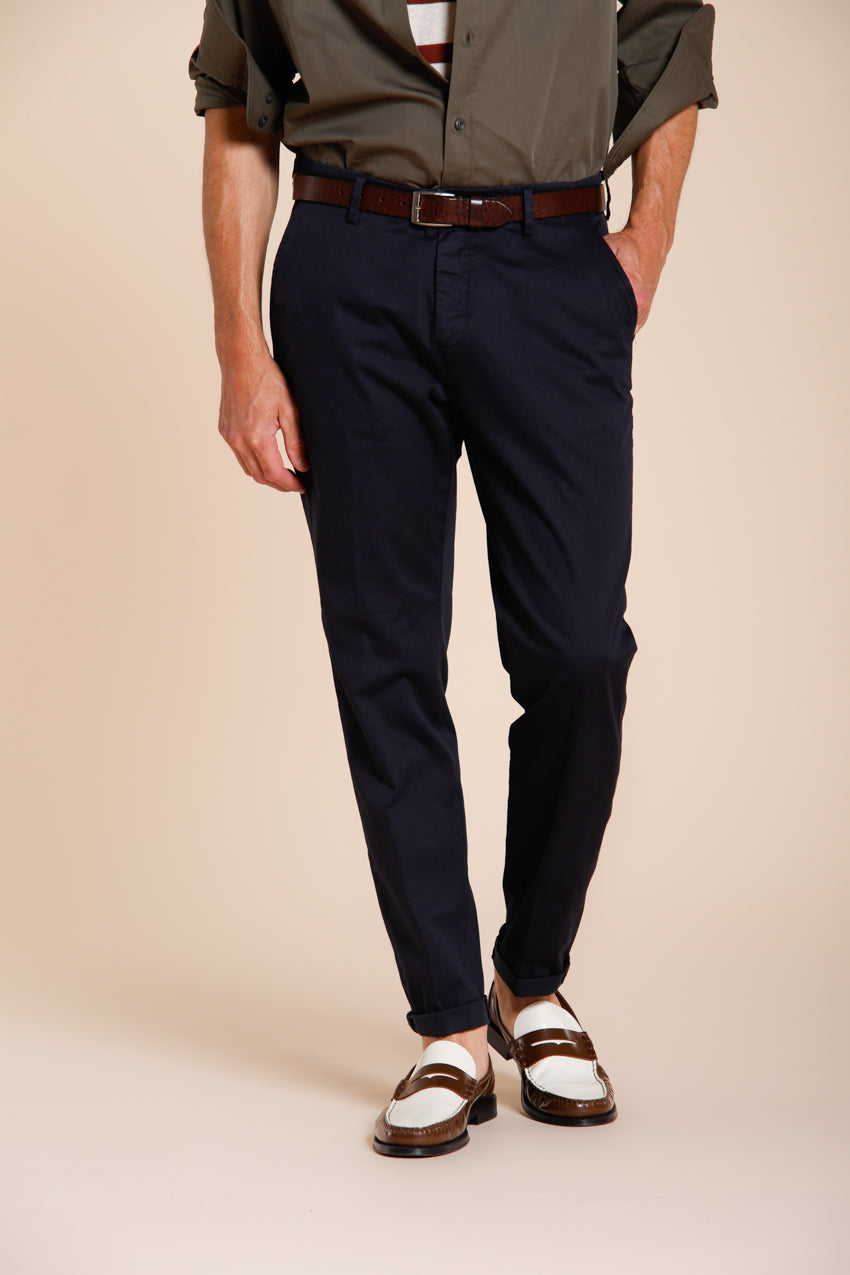 Osaka pantalón chino hombre en tricotina fina de algodón y lyocell carrot fit