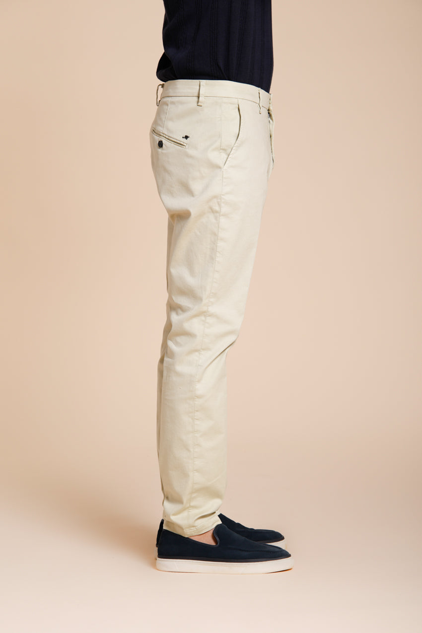 Osaka pantalón chino hombre en tricotina fina de algodón y lyocell carrot fit