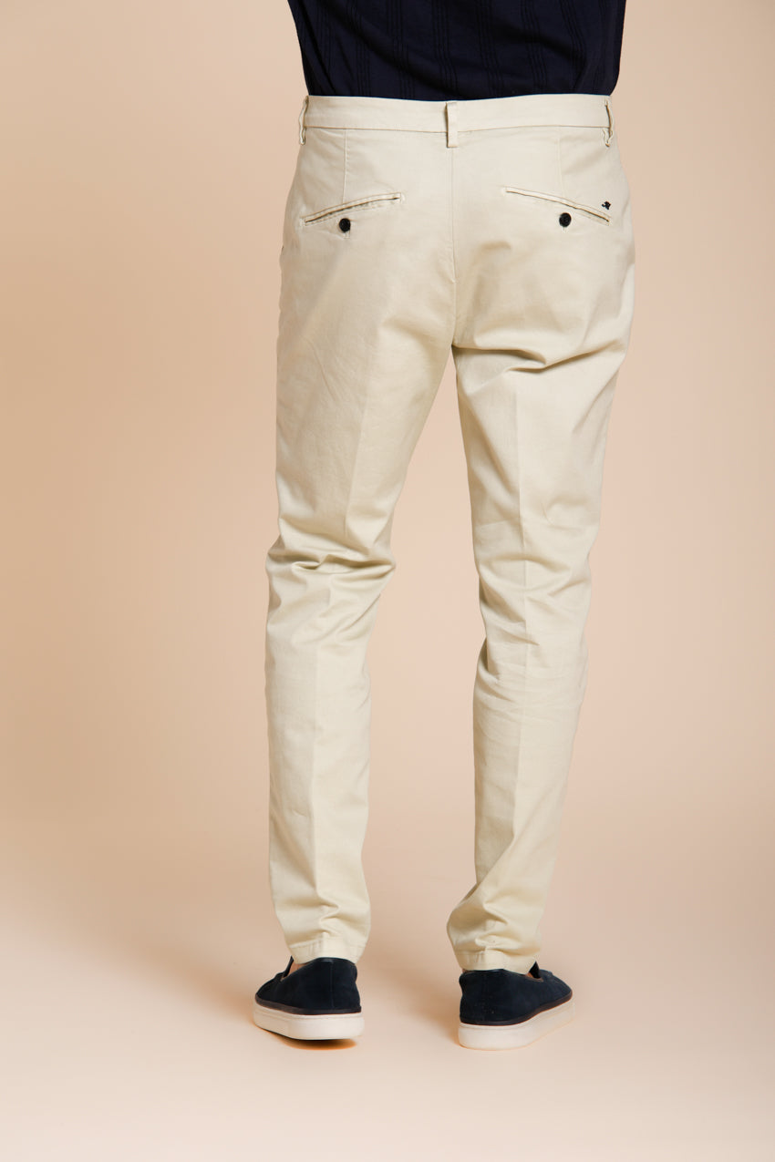 Osaka pantalón chino hombre en tricotina fina de algodón y lyocell carrot fit