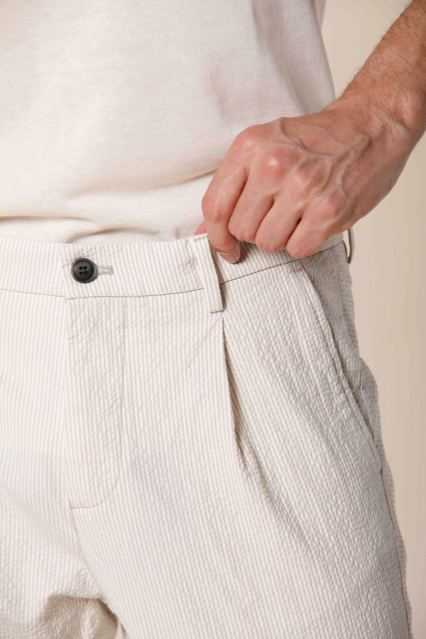 Image 4 du pantalon chino homme en seersucker beige avec rayure modéle Osaka 1 Pinces par Mason's