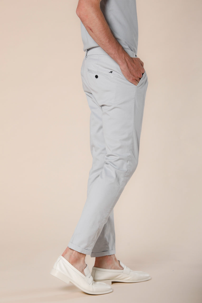 Image 4 du pantalon chino homme en coton et tencel gris clair modéle Osaka 1 Pinces par Mason's