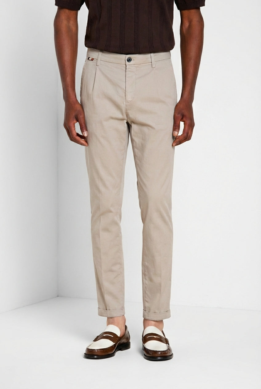 Osaka 1 Pinces men's chino pants in cotton and silk satin carrot fit ①