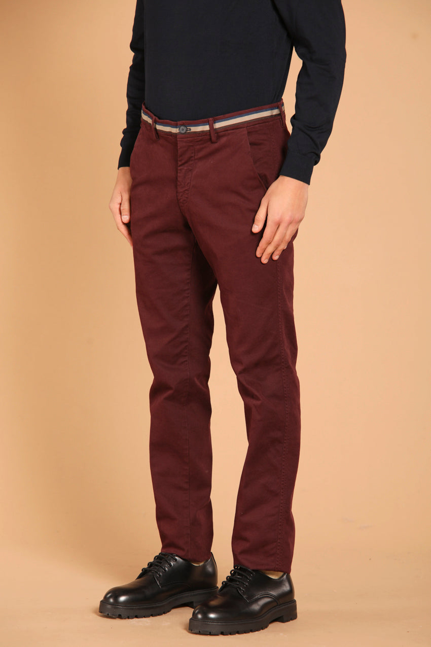 immagine 3 di pantalone chino uomo, modello Torino Winter, di colore bordeaux, fit slim di Mason's
