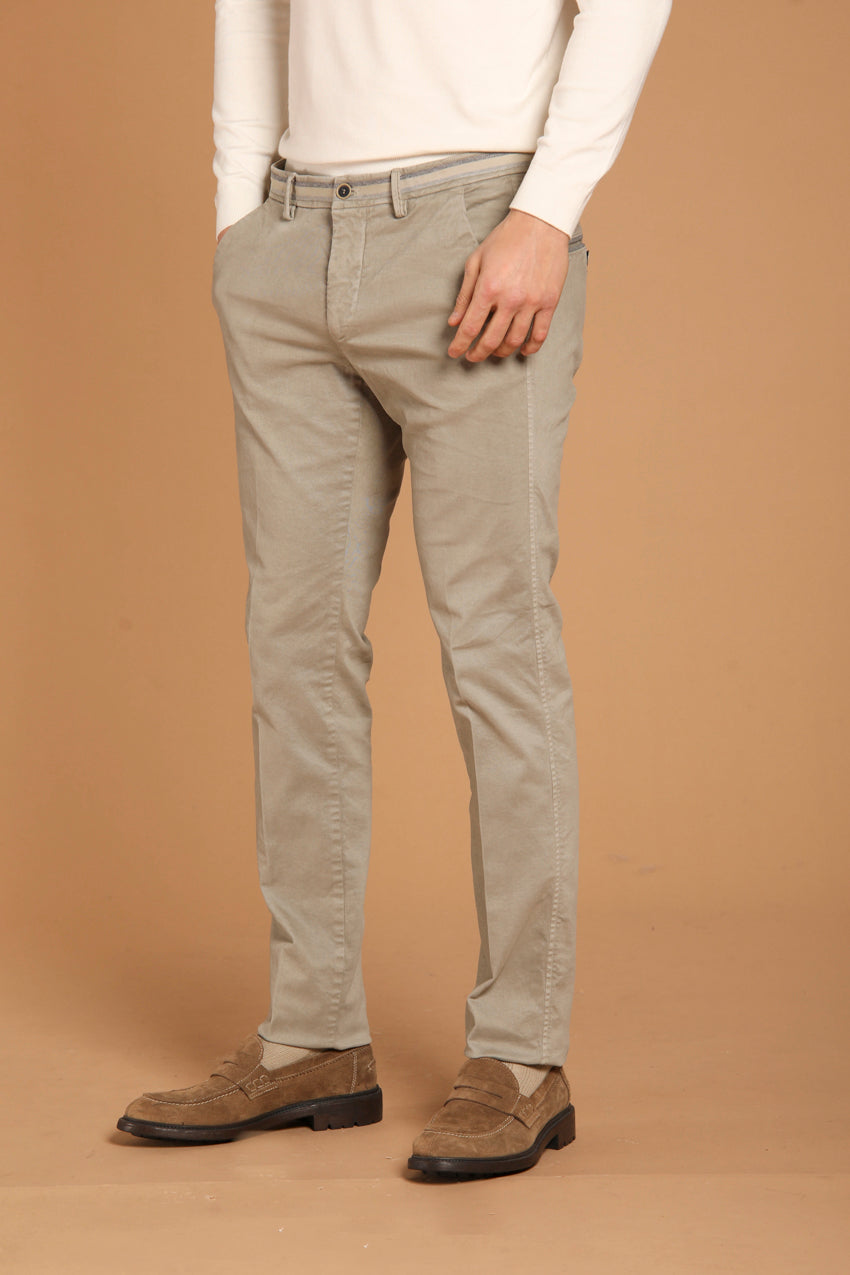 immagine 3 di pantalone chino uomo modello Torino Winter, di colore salvia, slim fit di Mason's
