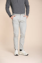 Foto 1 Torino Winter pantalone chino uomo in gabardina stretch slim fit