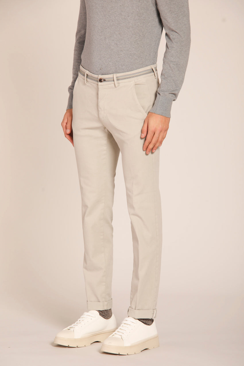 immagine 3 di pantalone chino uomo modello Torino Elegance, di colore grigio, fit slim di Mason's