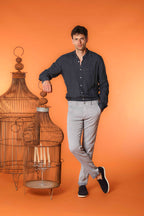 Torino pantalón chino hombre en sarga de algodón y lino con hilo azul slim fit