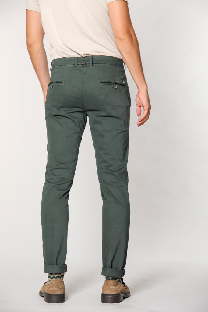 Essentials Pantalon Chino Extensible, Style décontracté, Coupe  Classique Homme, Bleu Marine, 28W / 28L : : Mode