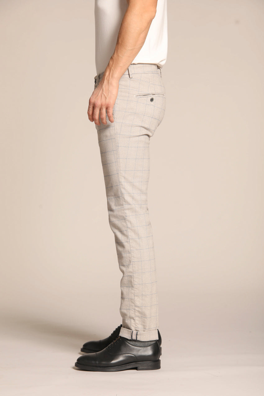 immagine 4 di pantalone chino uomo modello Torino Style con pattern galles sfumato, di colore stucco, fit slim di Mason's