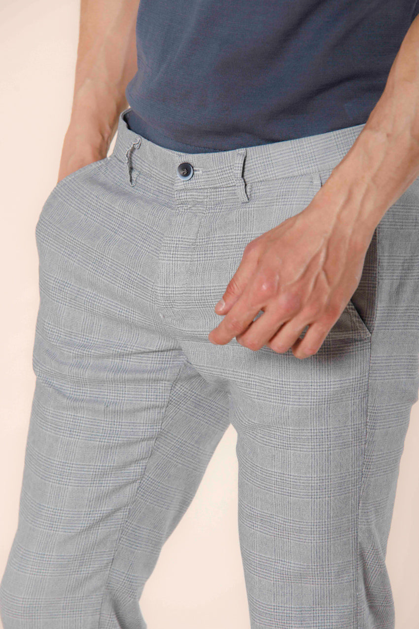 Image 5 du pantalon chino homme en coton gris clair avec motif Prince de Galles modéle Torino Style par Mason's