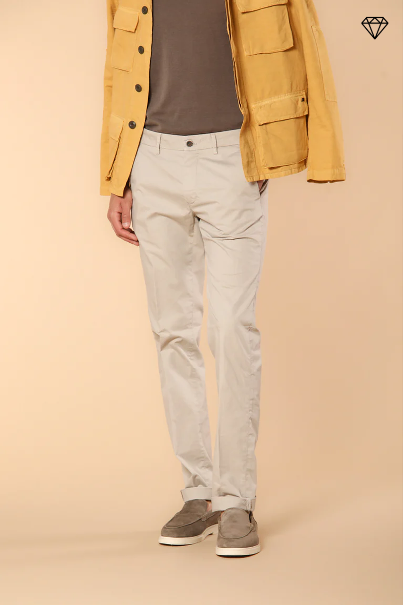 Torino pantalón chino hombre en tricotina de algodón fino y lyocell slim fit ①