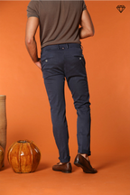 Torino pantalón chino hombre en tricotina de algodón fino y lyocell slim fit ①