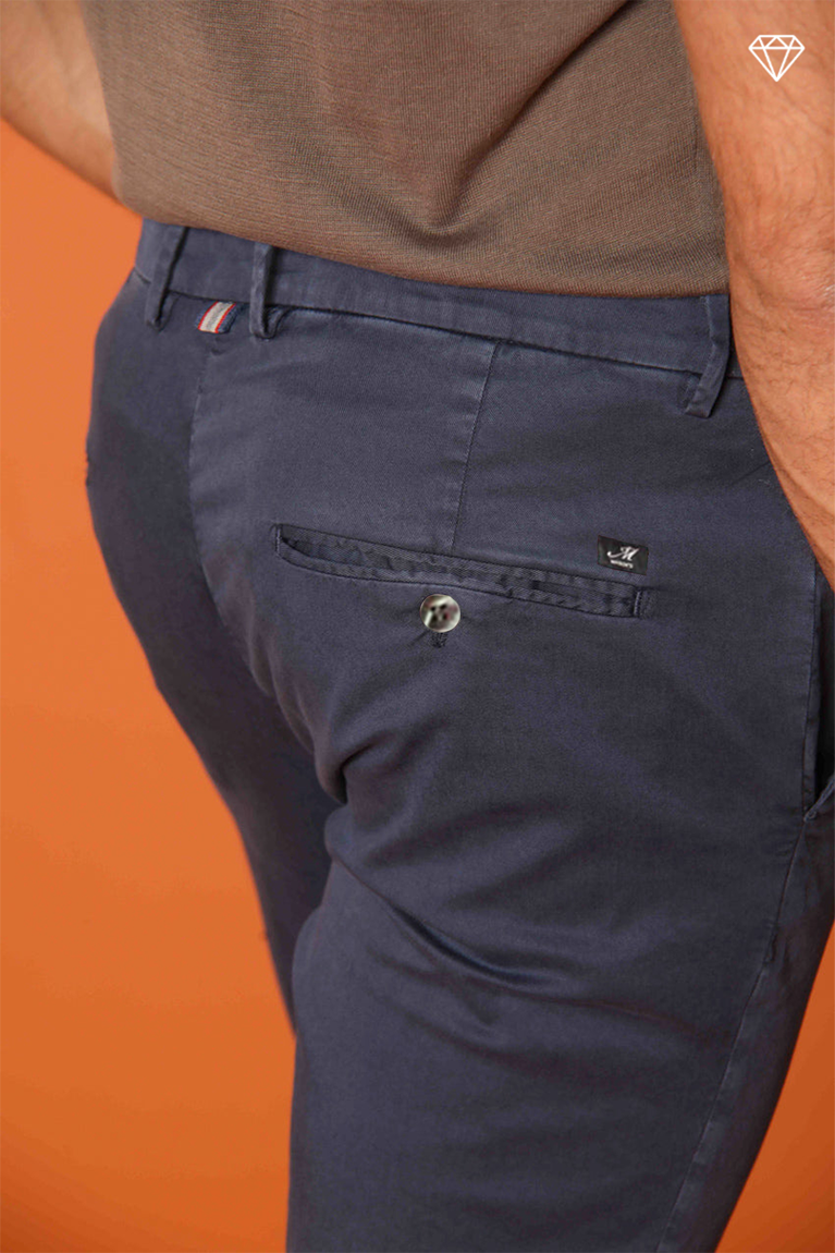 Torino pantalón chino hombre en tricotina de algodón fino y lyocell slim fit ①