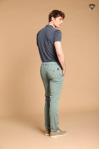 Torino pantalón chino hombre en tricotina de algodón fino y lyocell slim fit ①