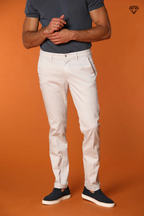 Torino pantalón chino hombre en tricotina de algodón fino y lyocell slim fit ①