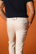 Torino pantalón chino hombre en tricotina de algodón fino y lyocell slim fit ①