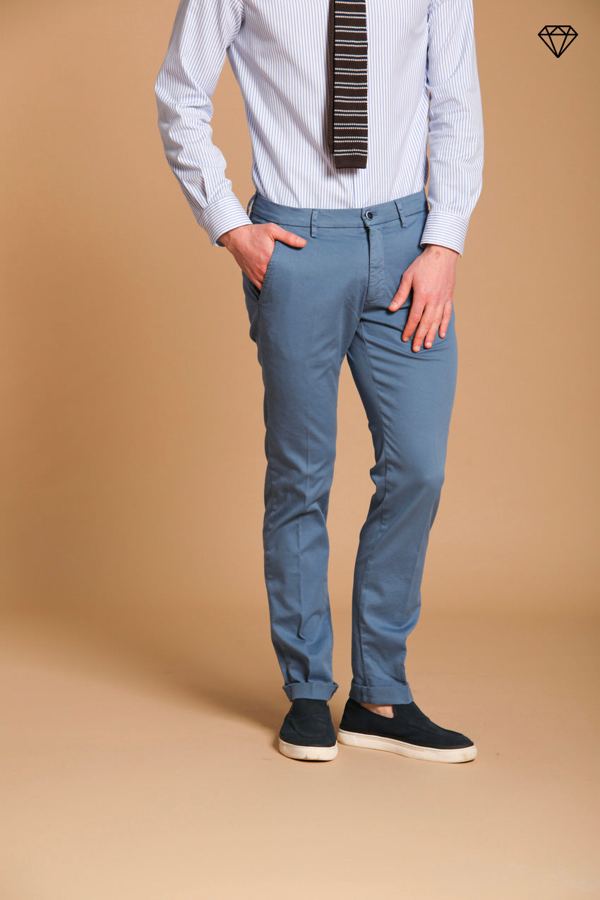 Torino pantalón chino hombre en tricotina de algodón fino y lyocell slim fit ①