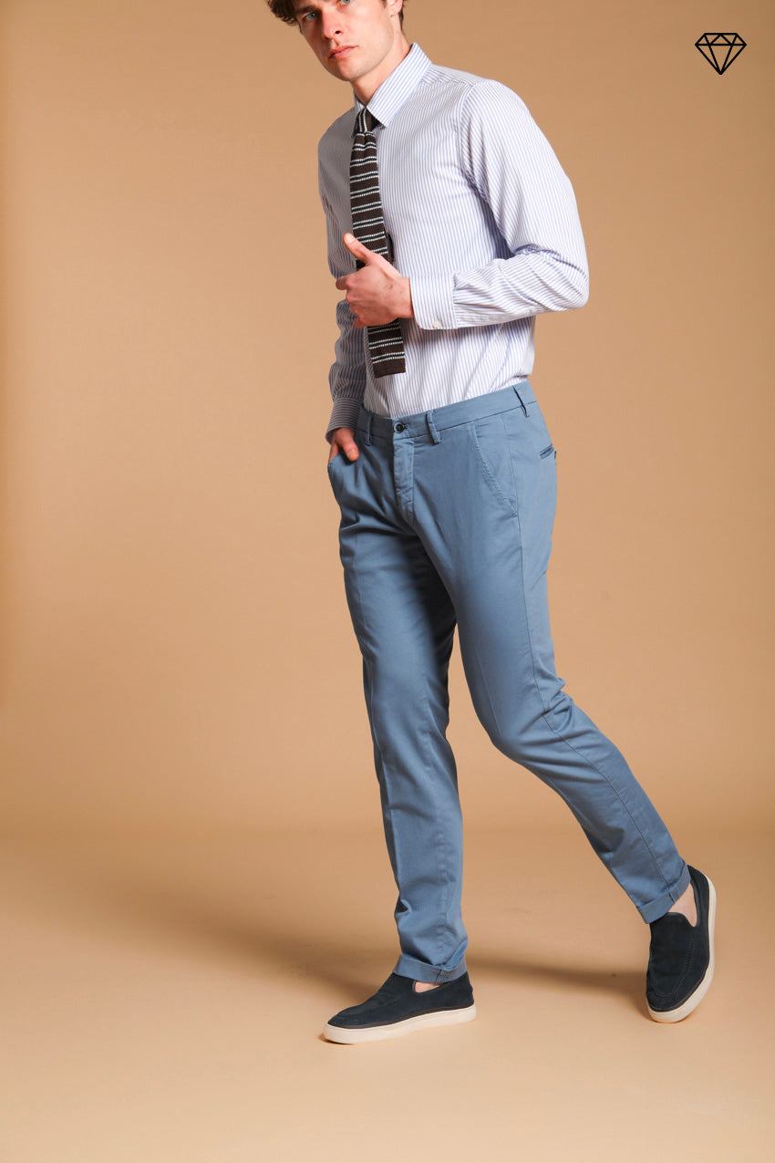 Torino pantalón chino hombre en tricotina de algodón fino y lyocell slim fit ①