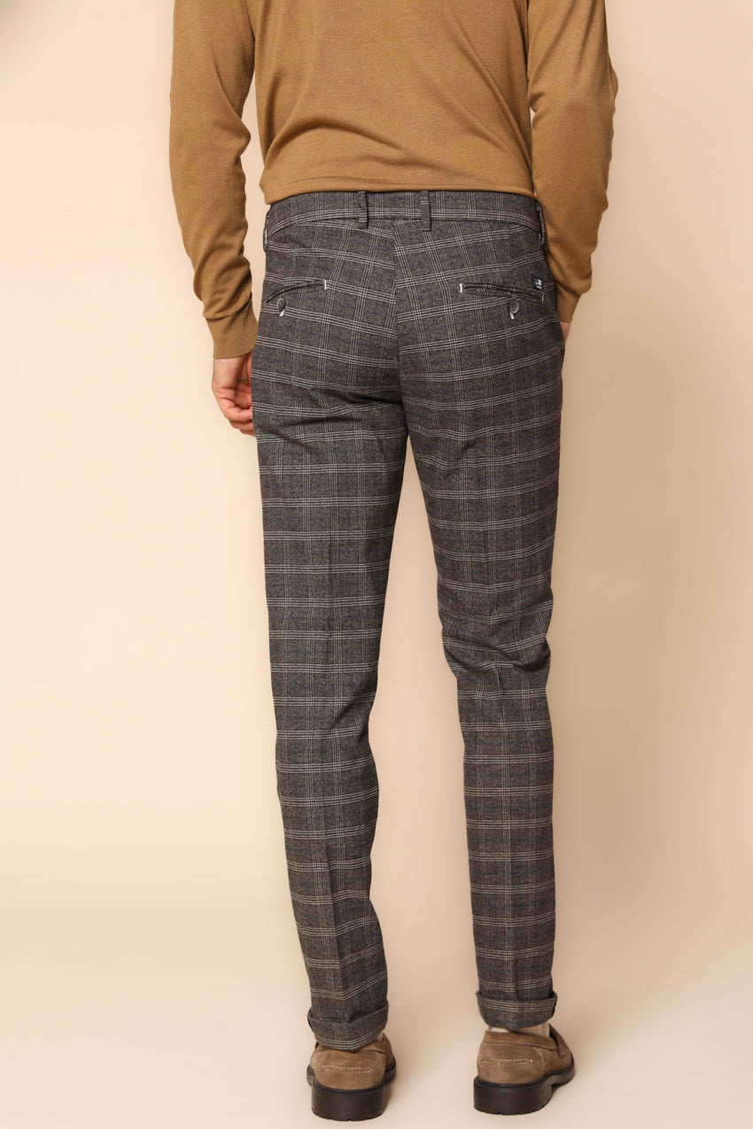 Torino pantalón chino de hombre en algodón stretch con estampado de cuadros galeses corte slim fit