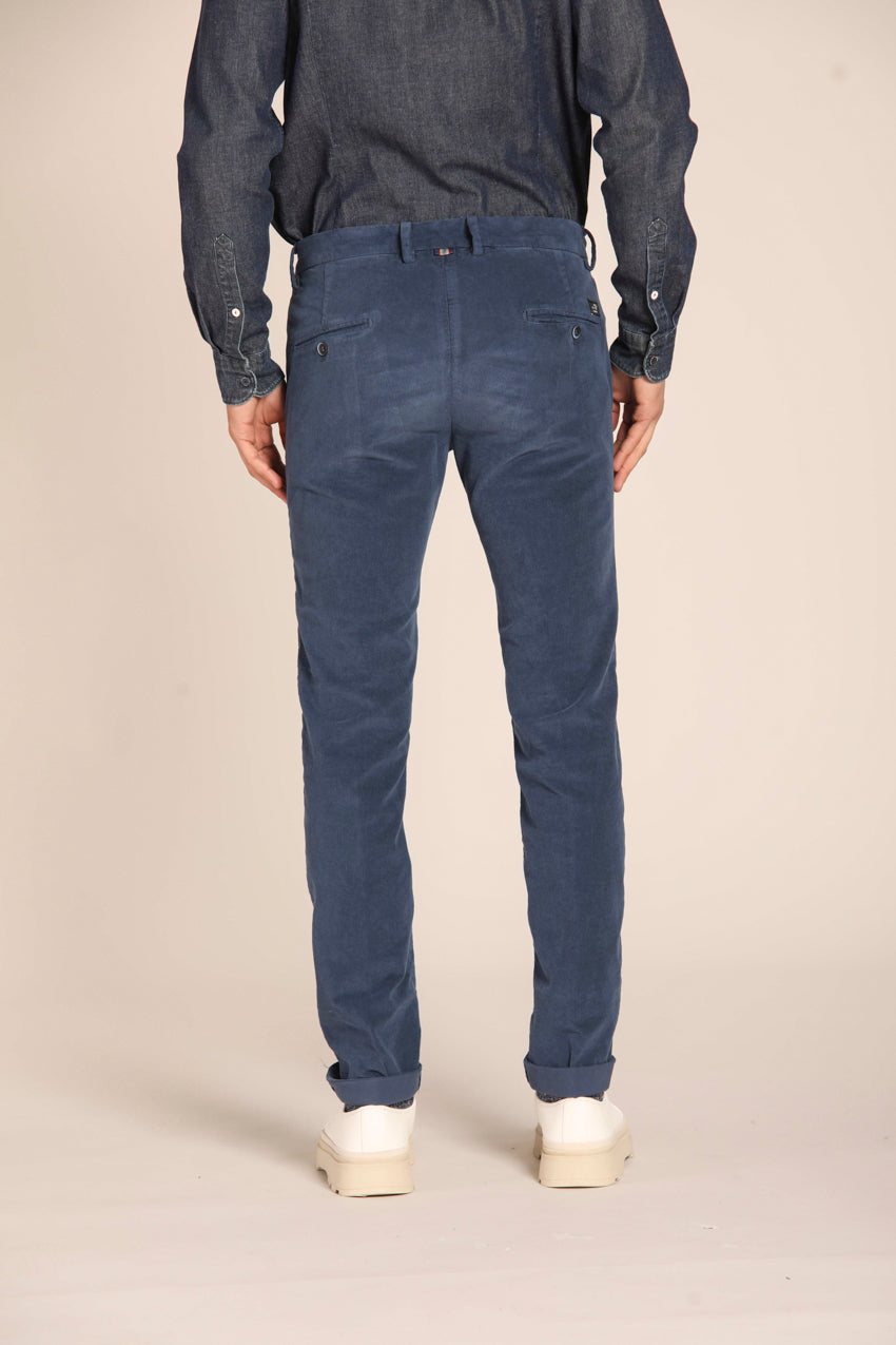 immagine 5 di pantalone chino uomo, modello Torino Style, in velluto 1500 righe, di colore blu navy fit slim di mason's