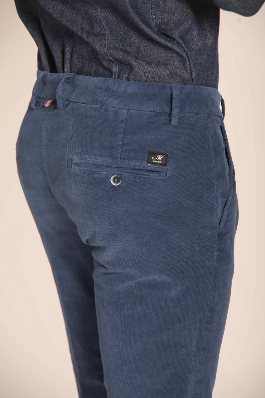 immagine 4 di pantalone chino uomo, modello Torino Style, in velluto 1500 righe, di colore blu navy fit slim di mason's