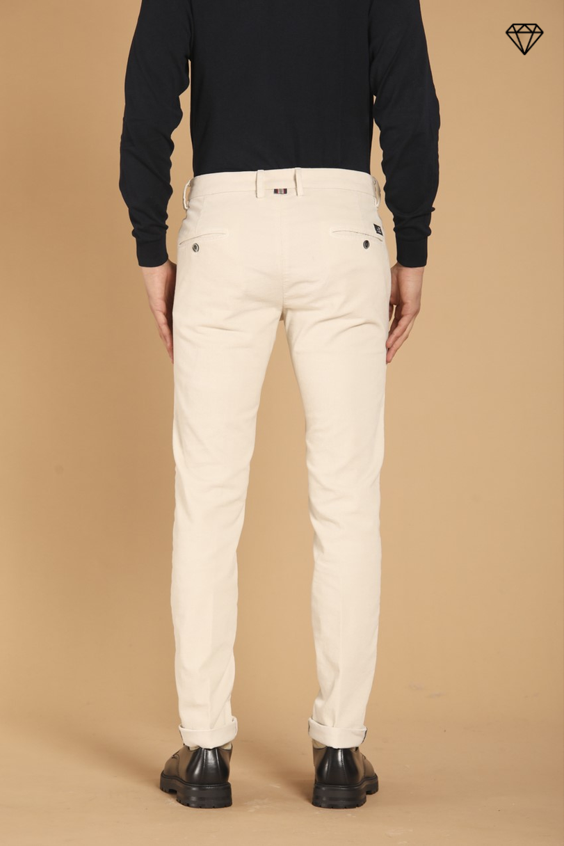 Torino Herren Chino Hose aus Samt 1500 Streifen Slim Fit ①.