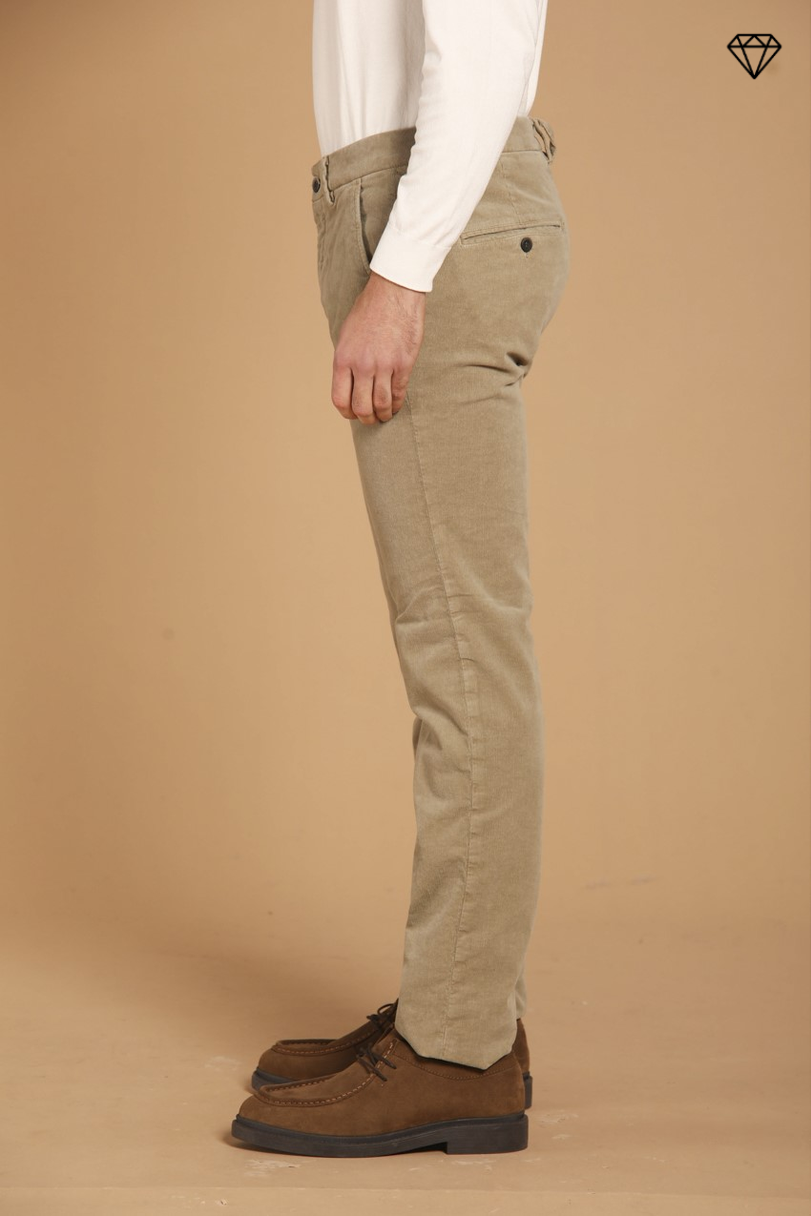 Torino pantalon chino homme en velours 1500 rayé coupe slim  ①.