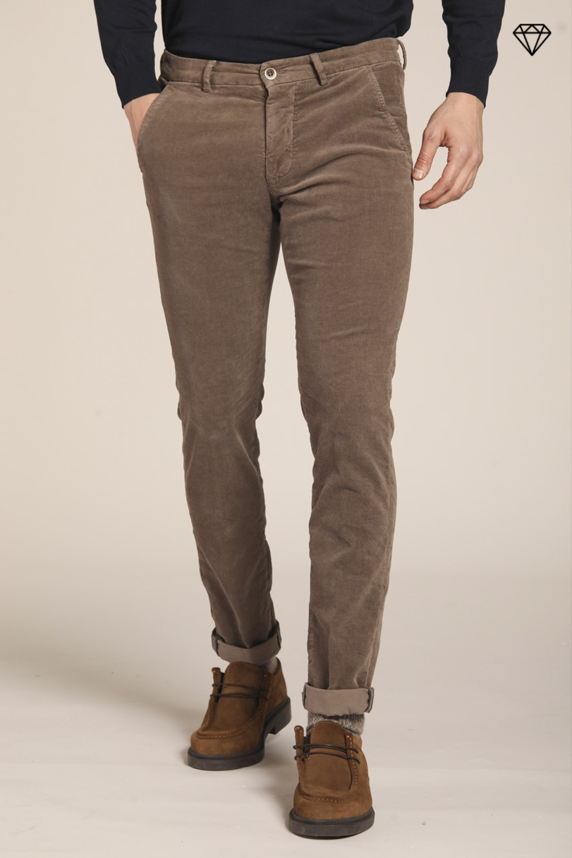 Torino Herren Chino Hose aus Samt 1500 gestreifte Slim Fit  ①