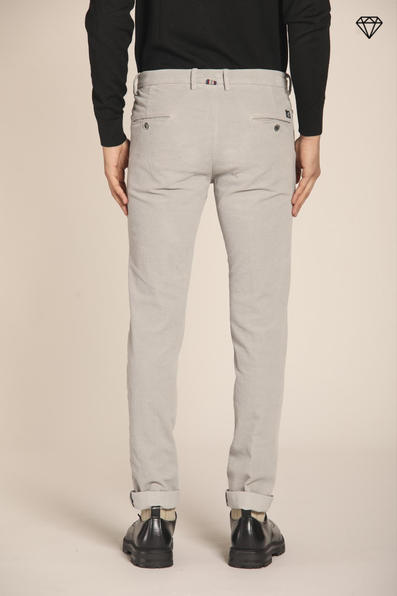 Torino pantalón chino hombre en pana 1500 rayas ajuste slim ①