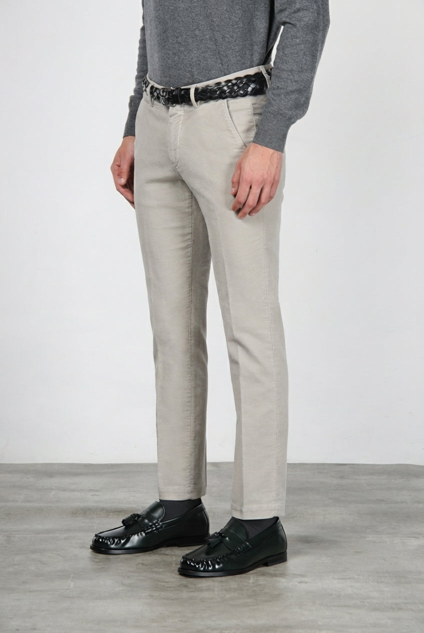Torino pantalón chino de hombre en pana 1000 rayas, slim fit ①